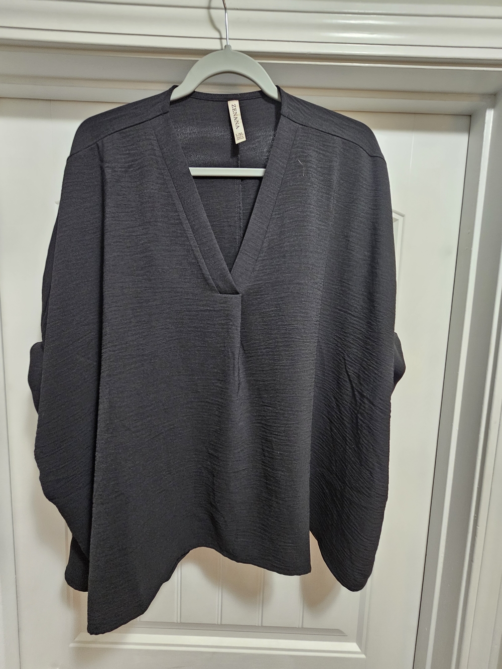 Zenana Outfitters Black V-Neck Dolman Blouse